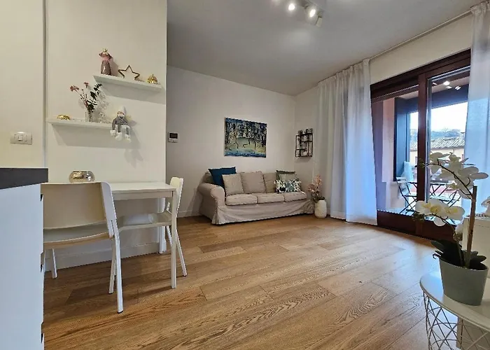 The Twelve - Via Ruggero D'andreotto *